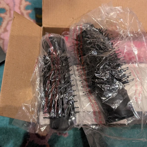 Calista Hair Drying Blowout Brush - Picture 4 of 7